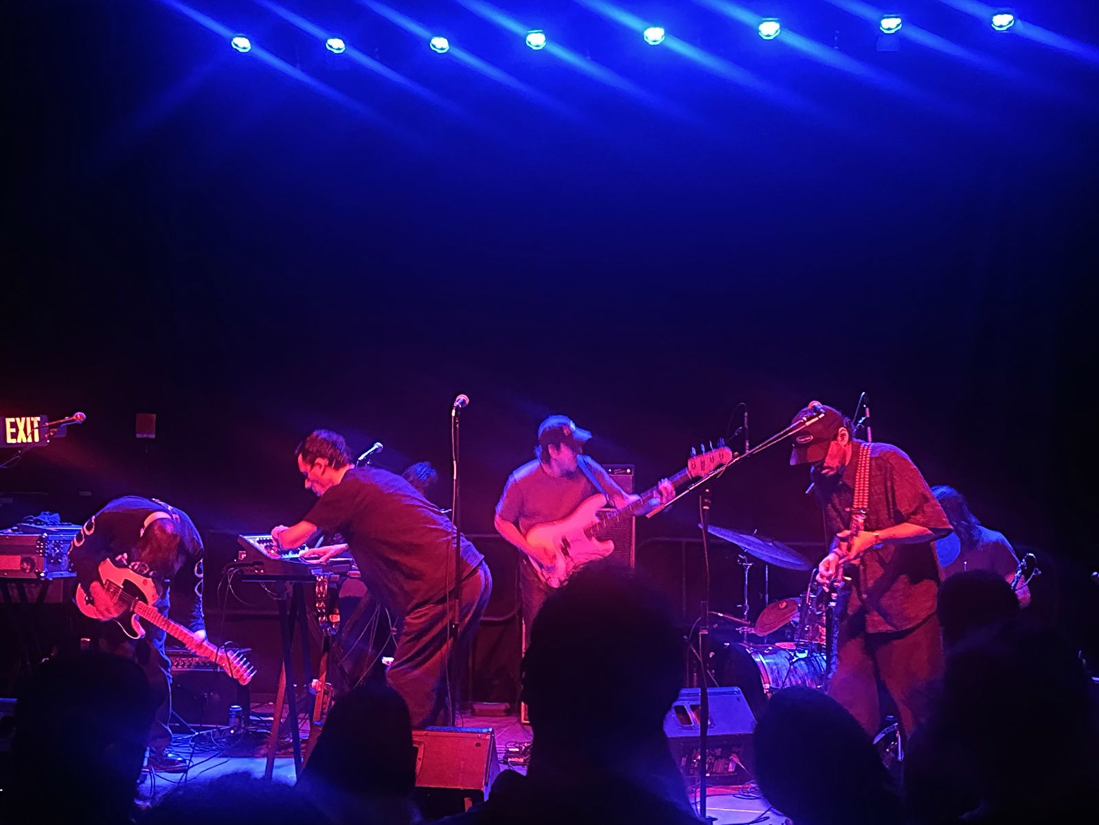 Choses Sauvages grooving at higher ground